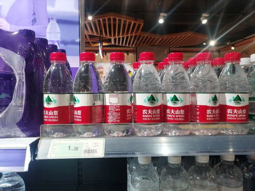 農(nóng)夫山泉銷(xiāo)售依然火爆,東方樹(shù)葉綠茶超市里4.5元一瓶,沒(méi)有下架
