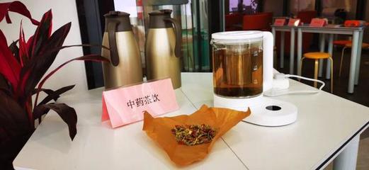 行走的科普!社區(qū)居民"零距離"感受中醫(yī)藥文化